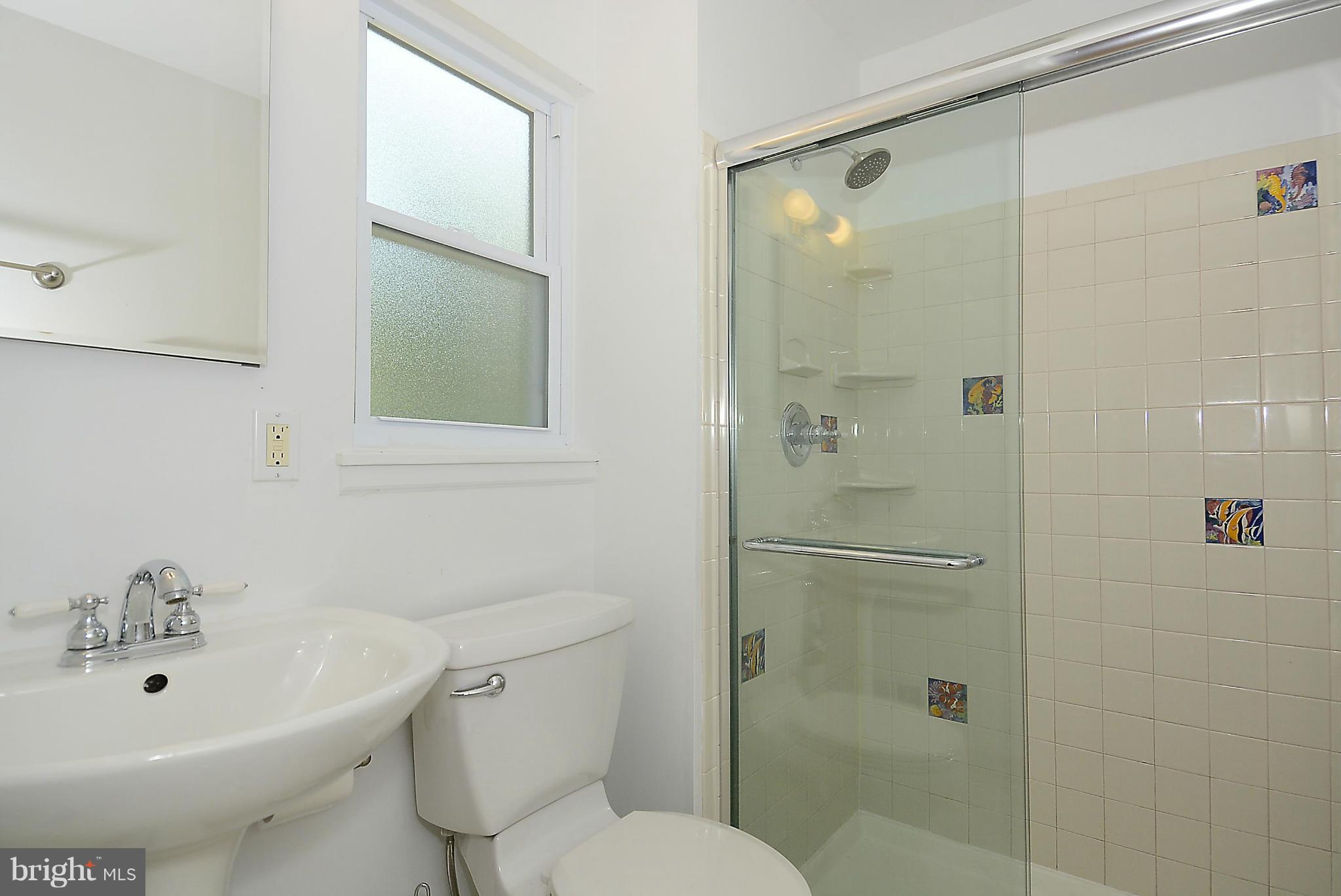 1509 Winding Waye Lane Silver Spring, MD 20902 - Photo 16 of 30 Bath (Master)