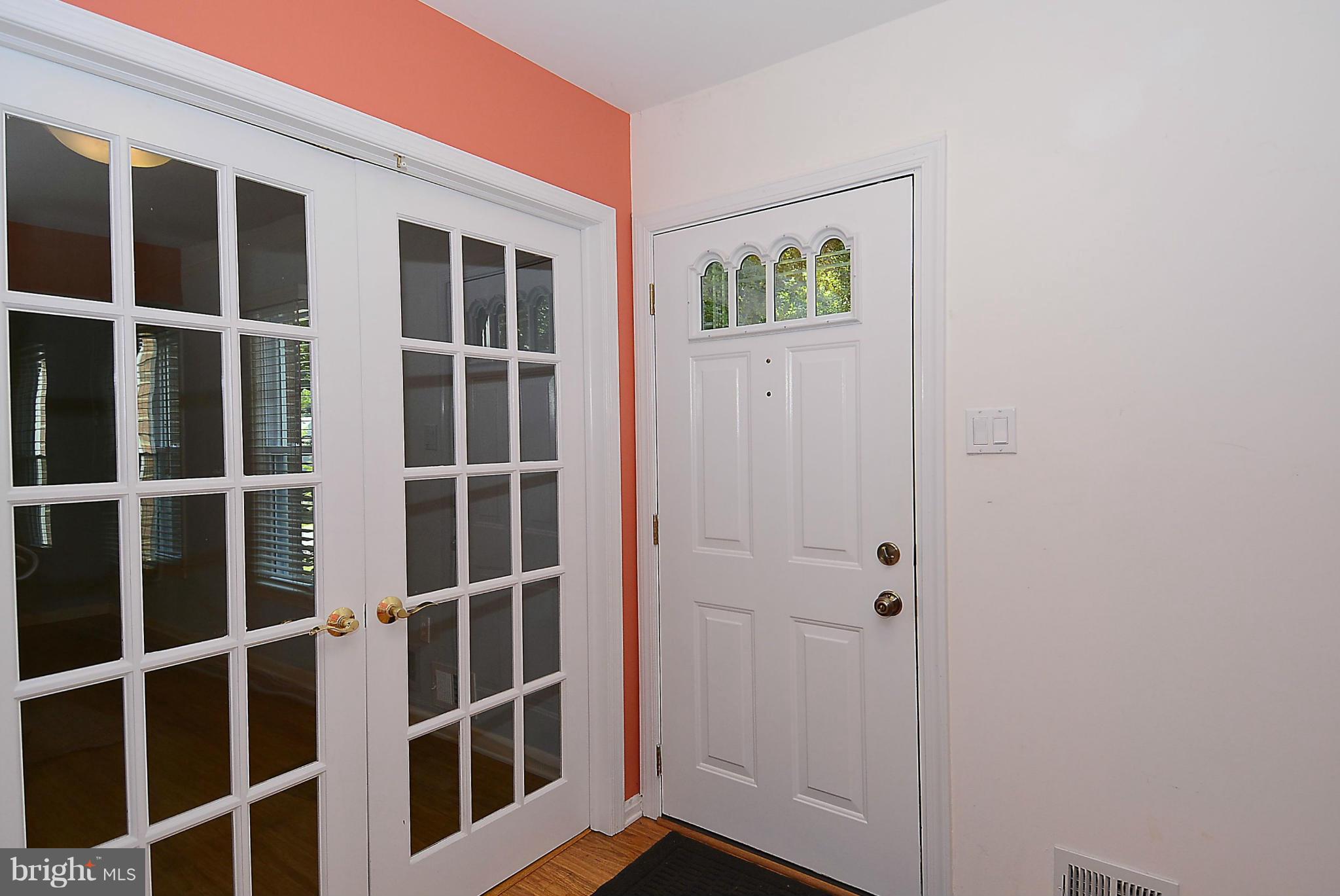 1509 Winding Waye Lane Silver Spring, MD 20902 - Photo 3 of 30 Entry