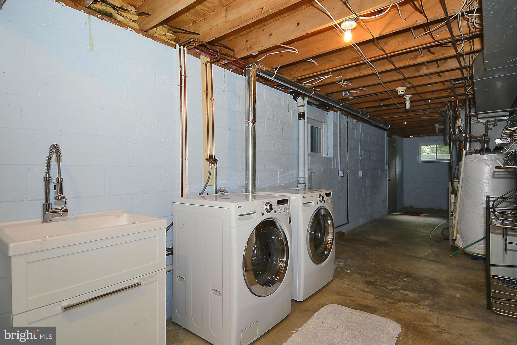 1509 Winding Waye Lane Silver Spring, MD 20902 - Photo 25 of 30 Washer Dryer