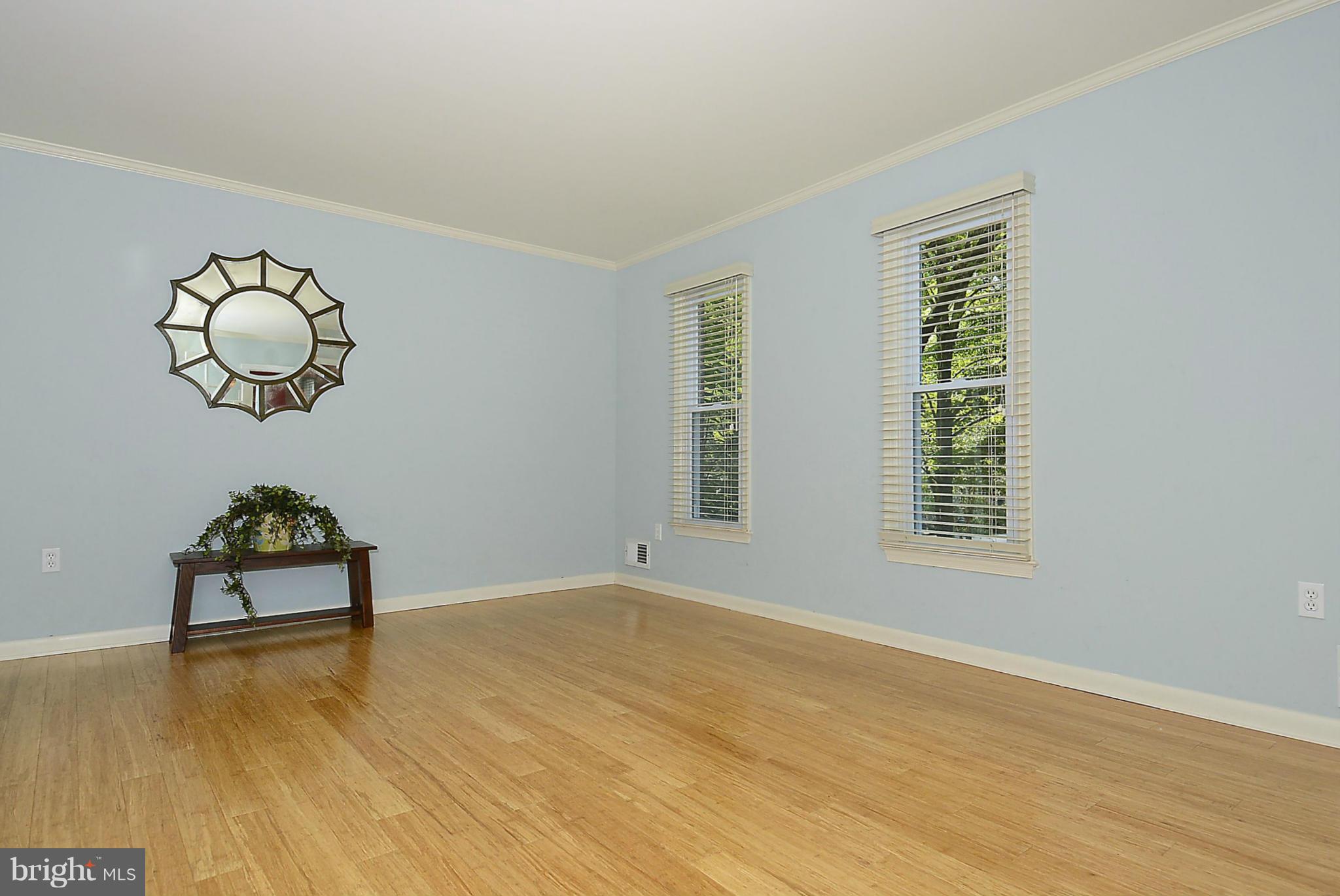 1509 Winding Waye Lane Silver Spring, MD 20902 - Photo 5 of 30 Living Room