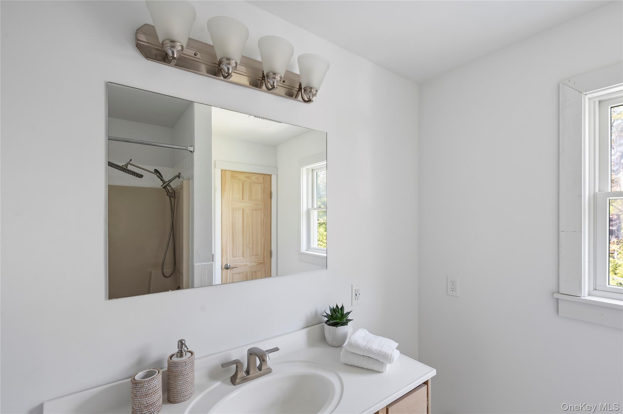 78 North Road, Unit B Hampton Bays, NY 11946 - Photo 9 of 19