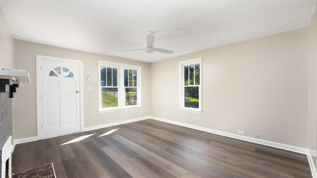 5729 Armour Road Columbus, GA 31909 - Photo 9 of 28 Living Room View