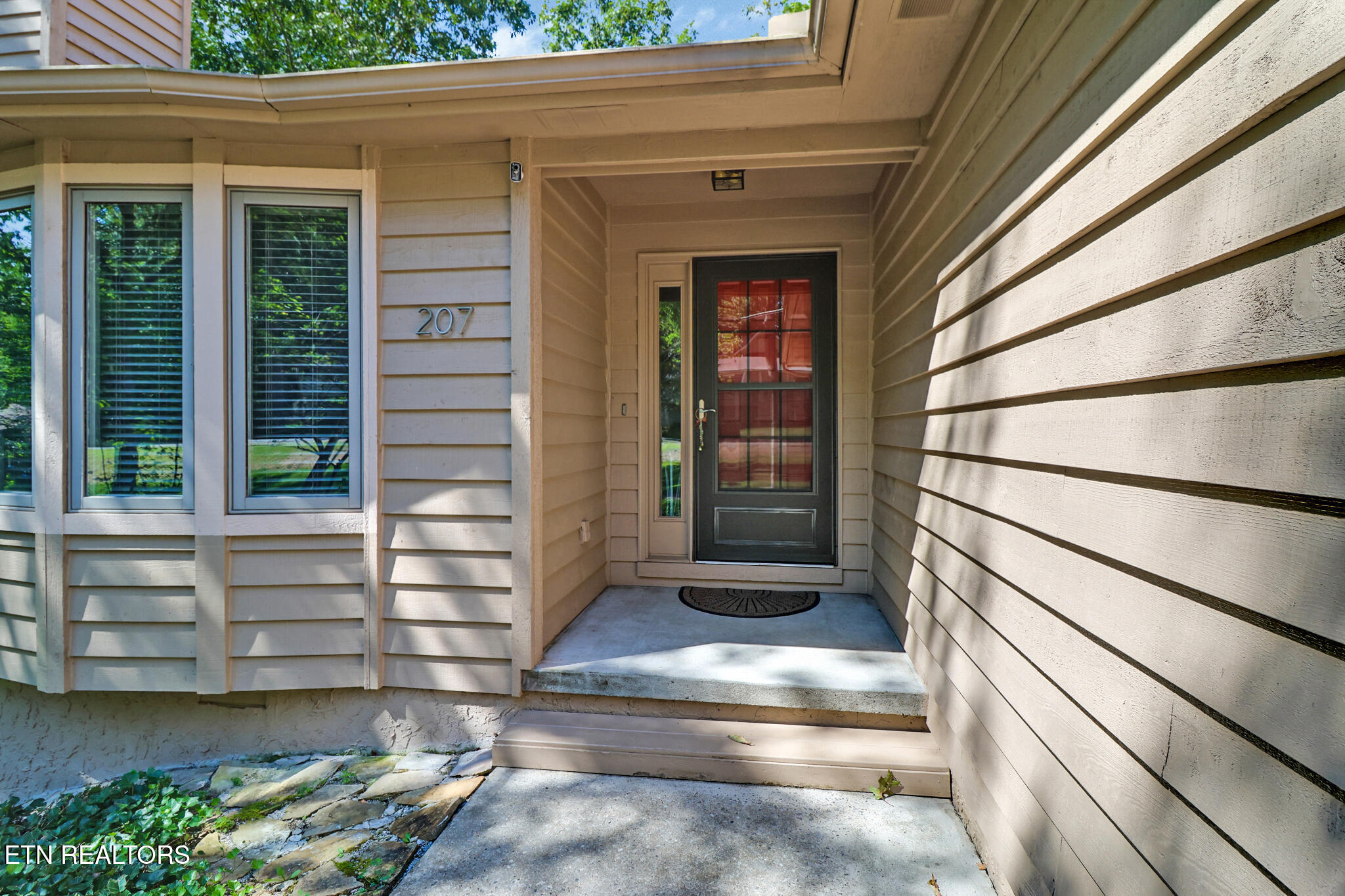 207 Overlook Lane Crossville, TN 38558 - Photo 1 of 53 COVERED ENTRY
