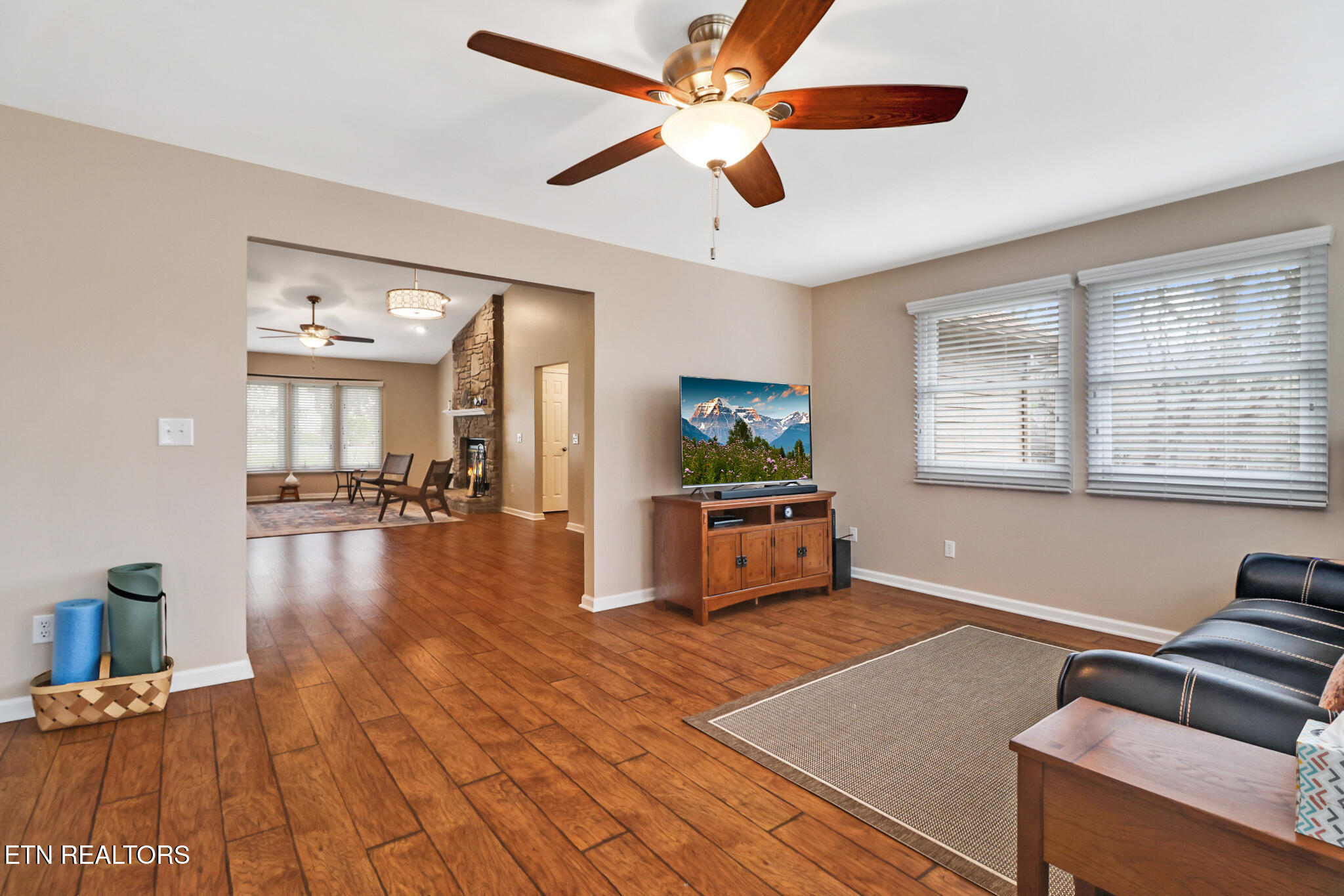 207 Overlook Lane Crossville, TN 38558 - Photo 17 of 53 FAMILY/SUN ROOM TO DINING