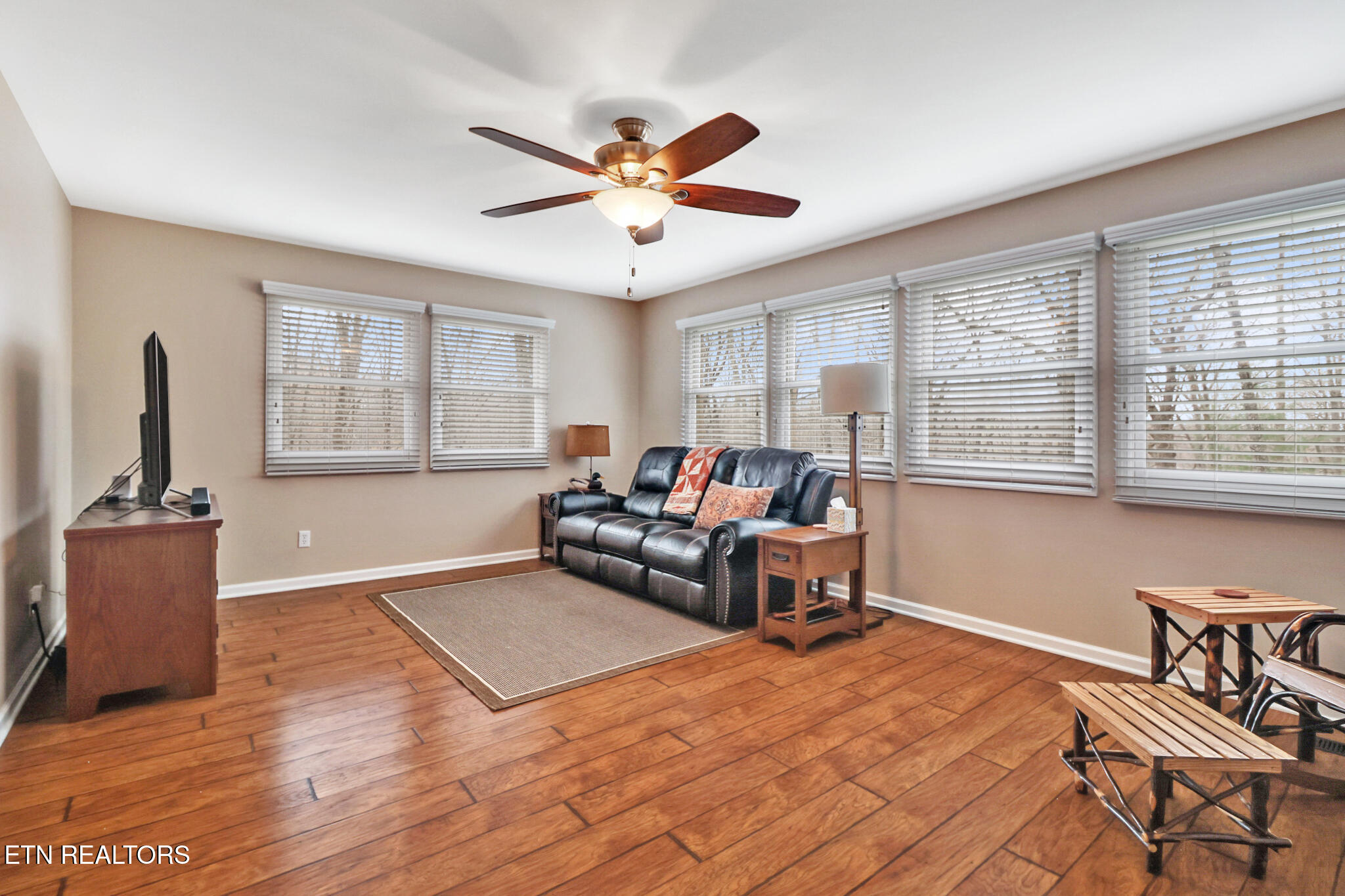 207 Overlook Lane Crossville, TN 38558 - Photo 18 of 53 SUNROOM FAMILY ROOM