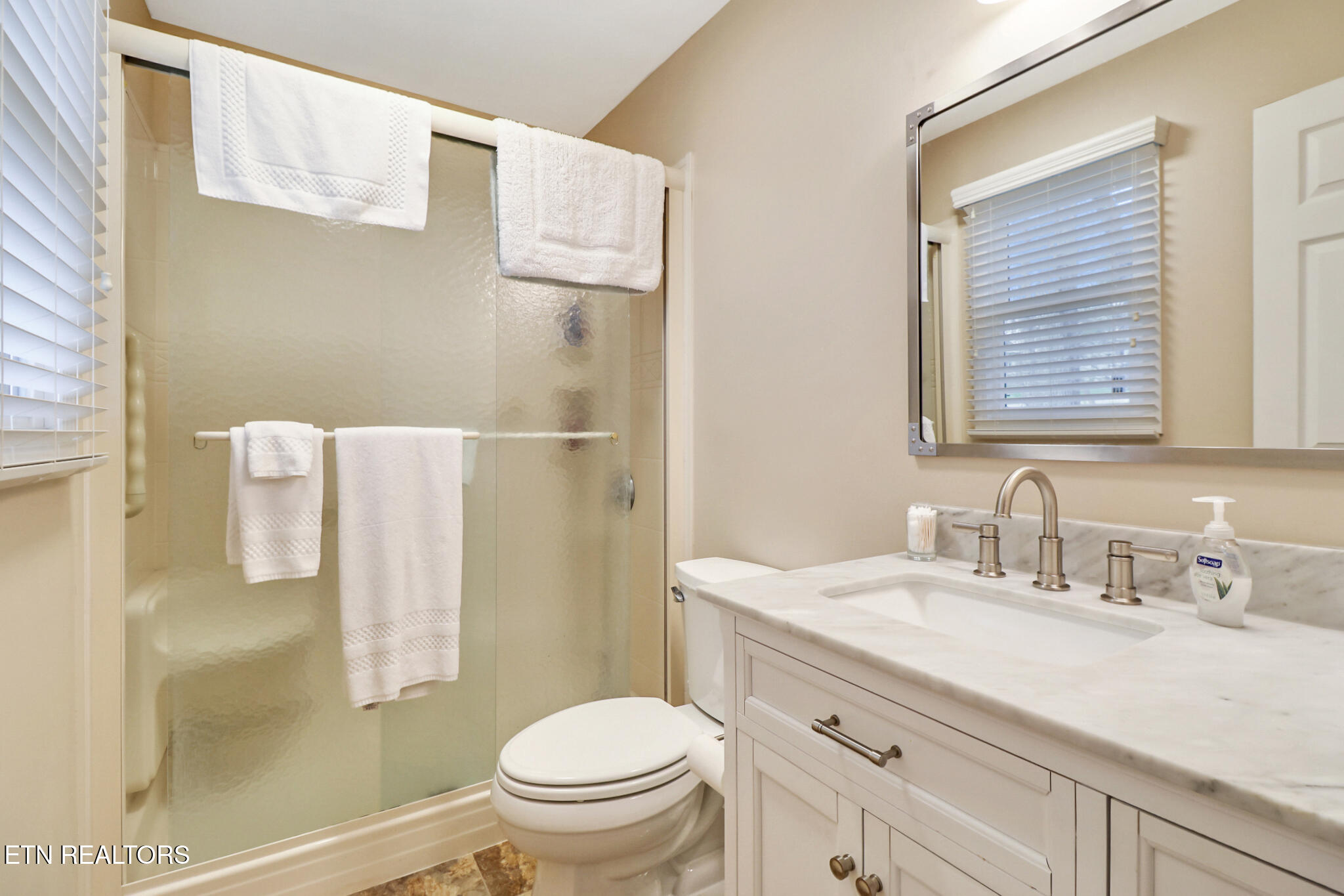 207 Overlook Lane Crossville, TN 38558 - Photo 24 of 53 MASTER BATH