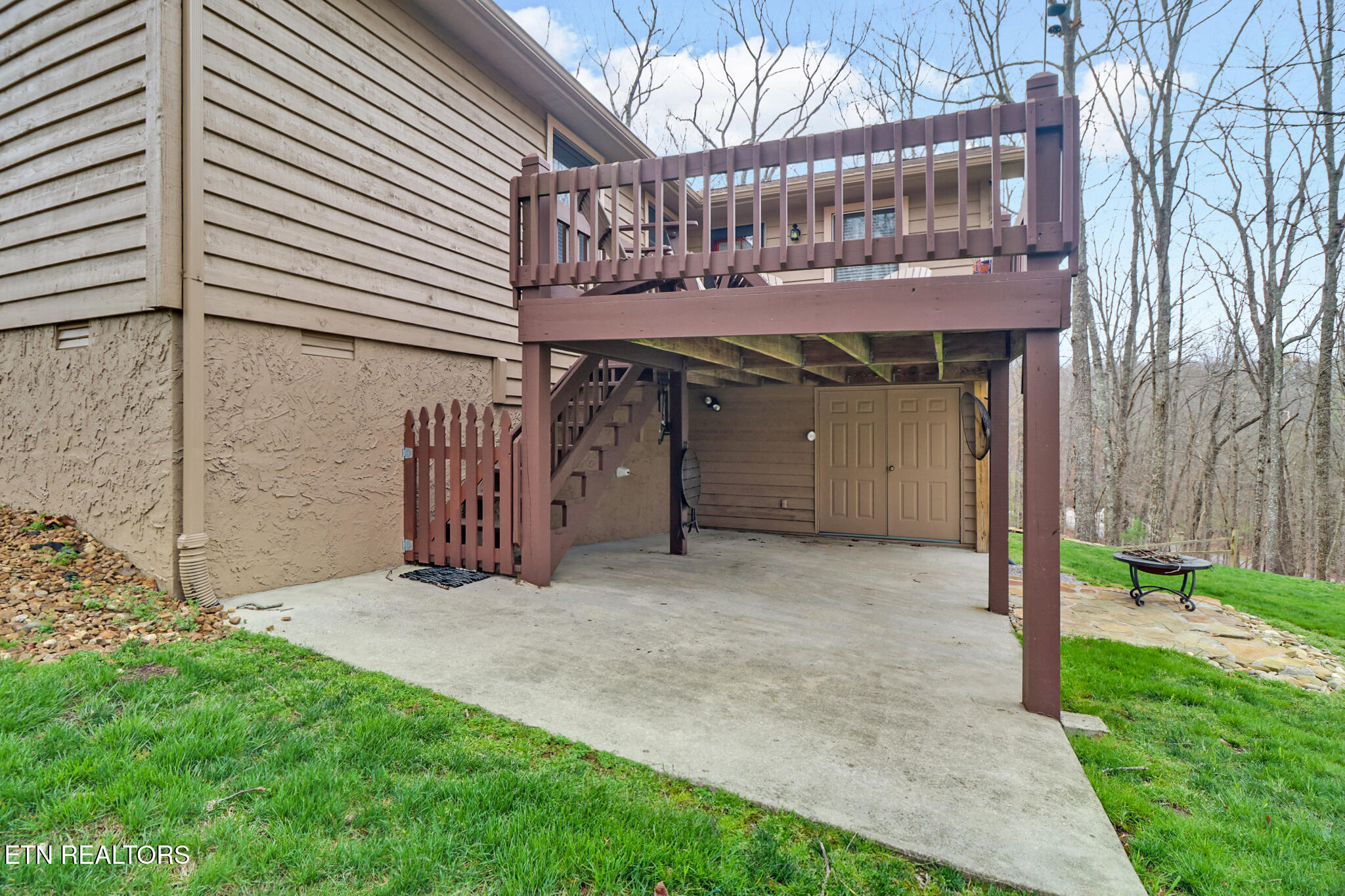 207 Overlook Lane Crossville, TN 38558 - Photo 34 of 53 TO WORKSHOP FROM BACK DECK