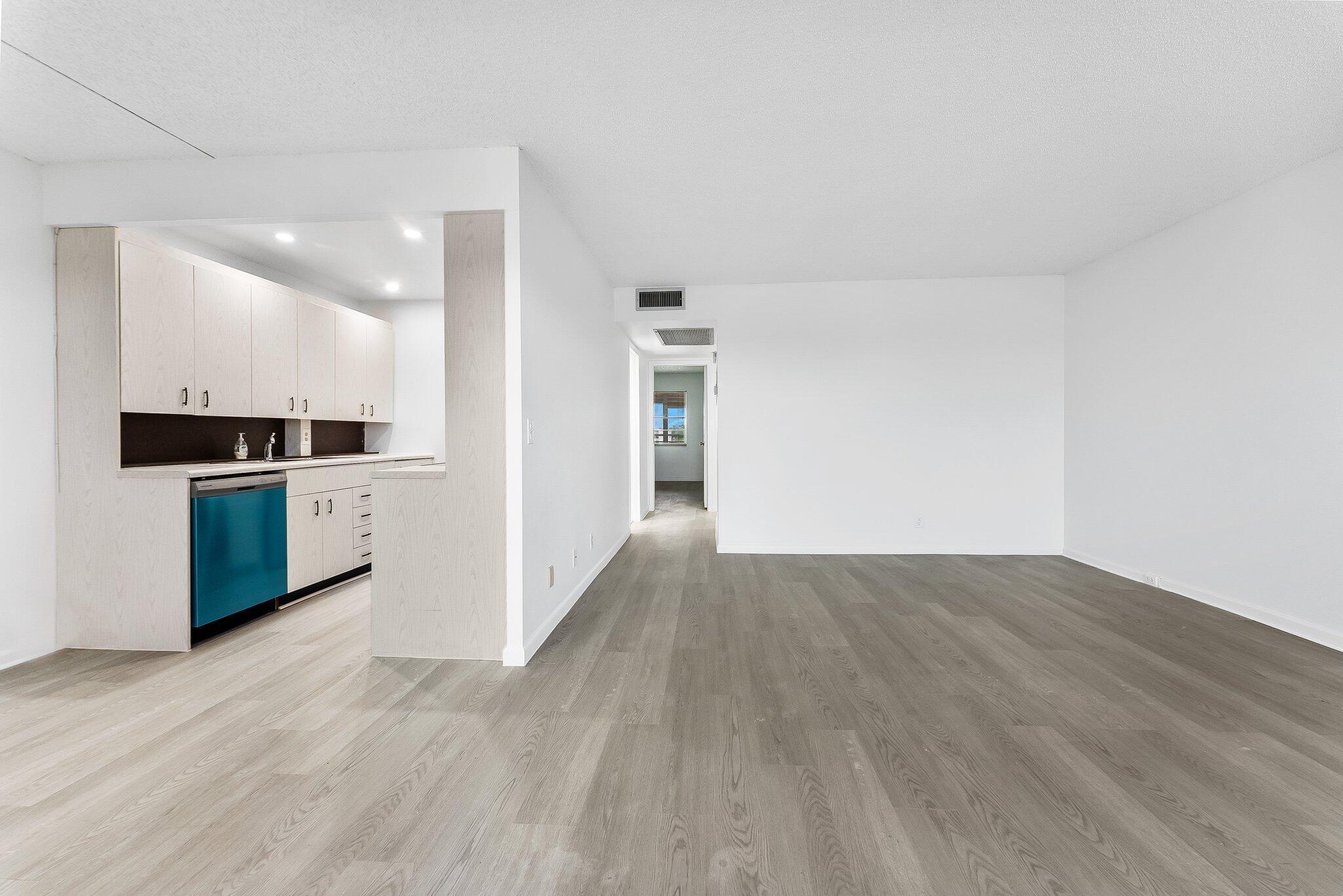 4006 Cornwall A Boca Raton, FL 33434 - Photo 4 of 27 Kitchen/living/Dining