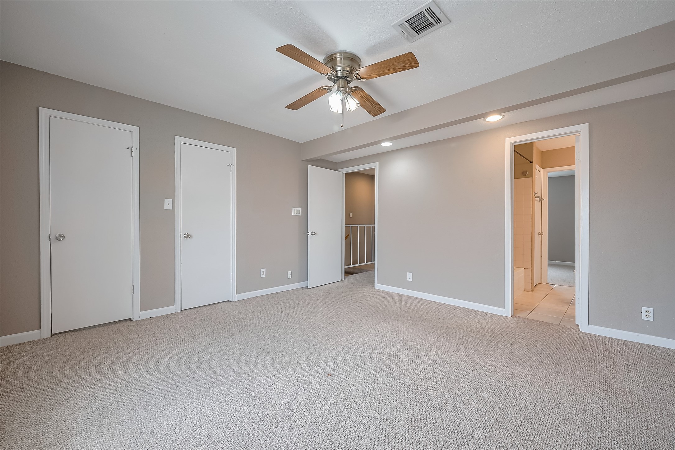 6111 Beverly Hill Street, Unit 29 Houston, TX 77057 - Photo 12 of 22 an empty room with closet and ceiling fan