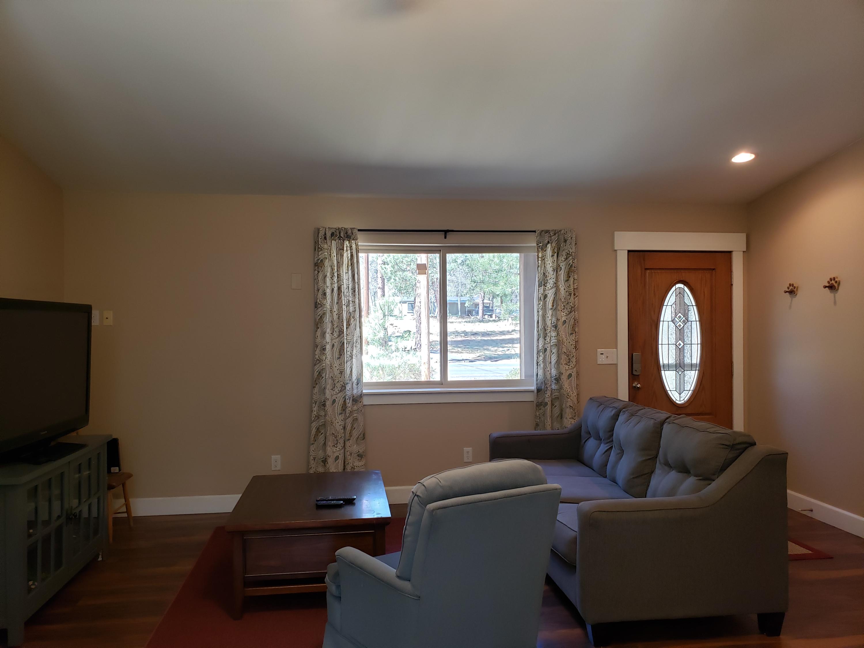 59948 Cheyenne Road Bend, OR 97702 - Photo 6 of 12 Living Room