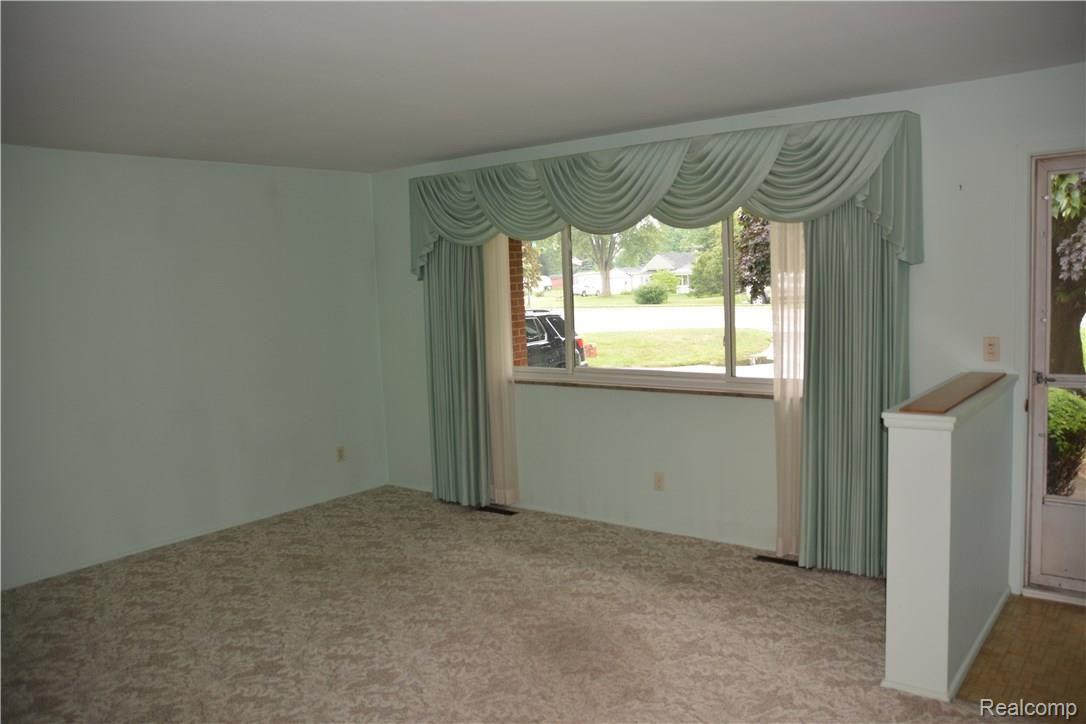 4428 South Linden Road Flint, MI 48507 - Photo 14 of 22 DSC_0705.JPG