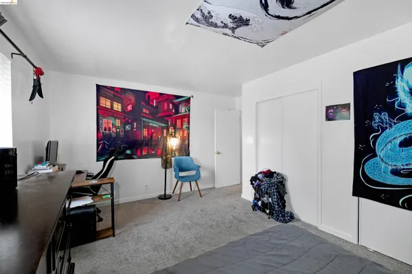 a view of entryway with a livingroom