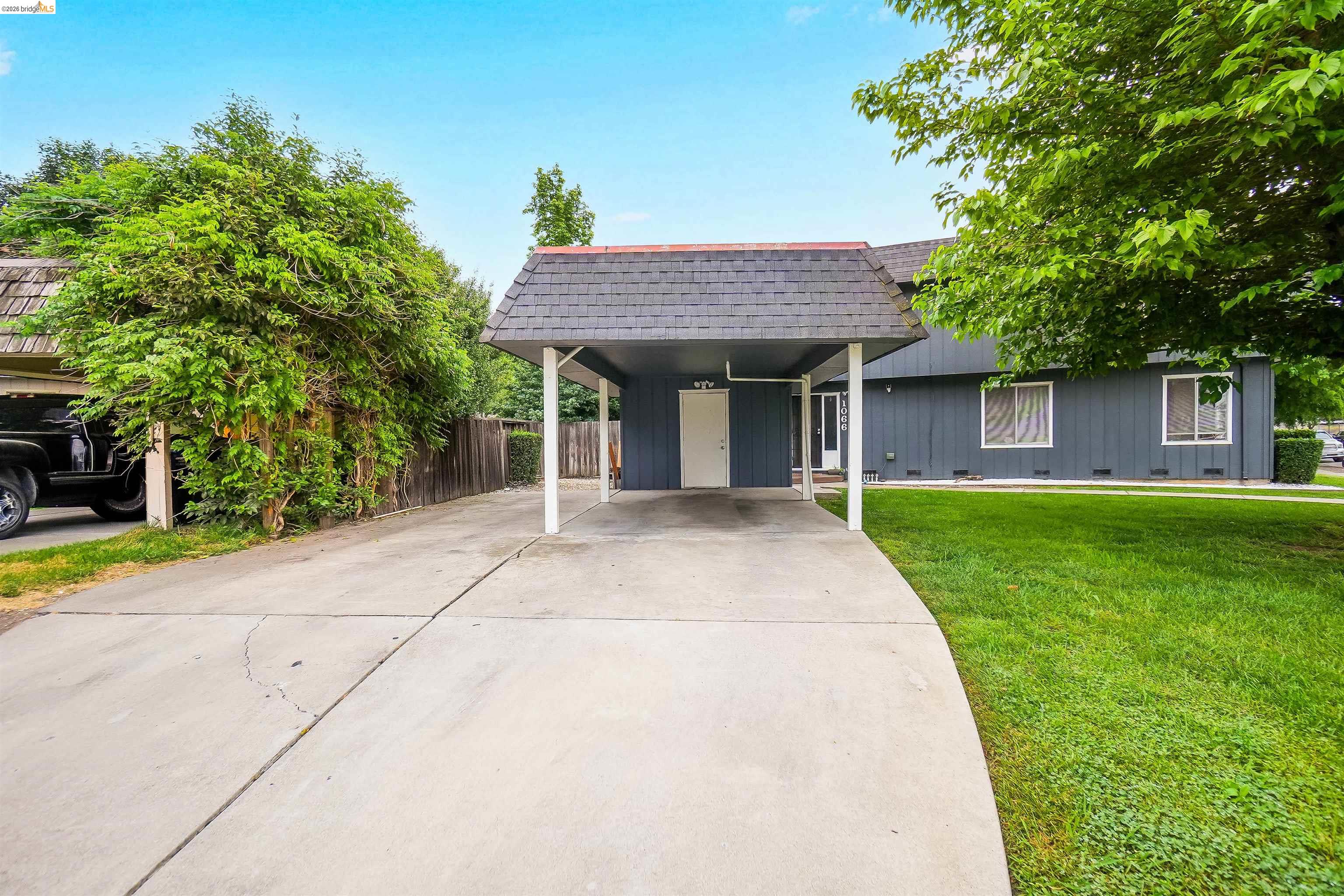 1066 San Miguel Road Concord, CA 94518 - Photo 6 of 59 Unit B driveway