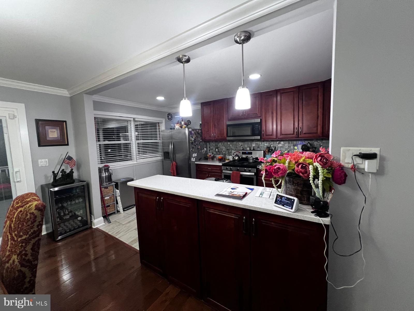 12715 Cabell Road Philadelphia, PA 19154 - Photo 23 of 33 Modern kitchen with elegant finishes.