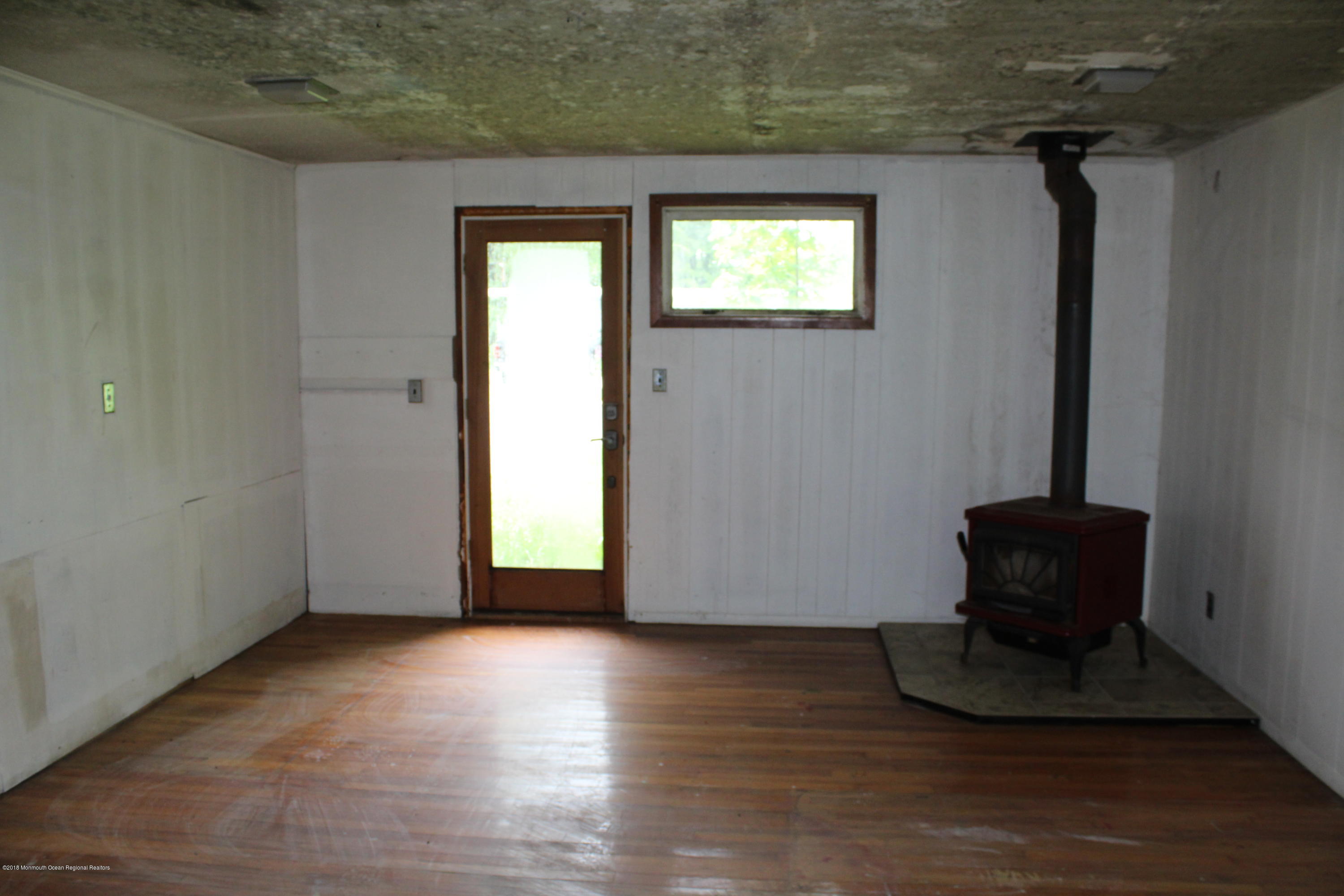 2 Pine Drive Roosevelt, NJ 08555 - Photo 7 of 13 IMG_1306