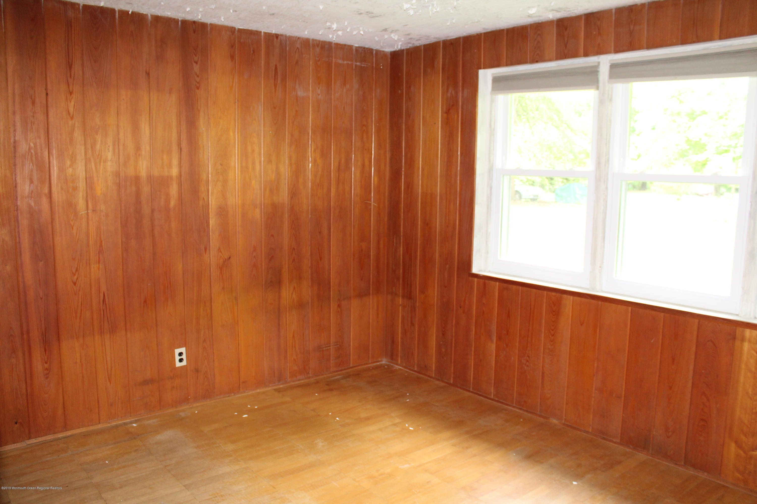 2 Pine Drive Roosevelt, NJ 08555 - Photo 10 of 13 IMG_1332