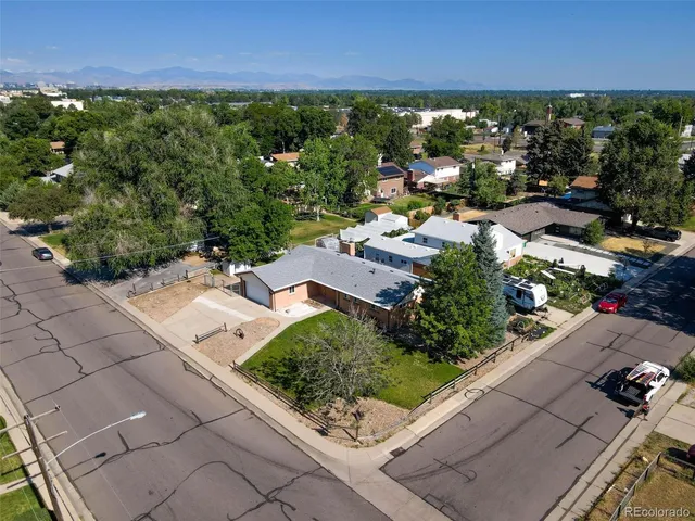 a view of a city street view