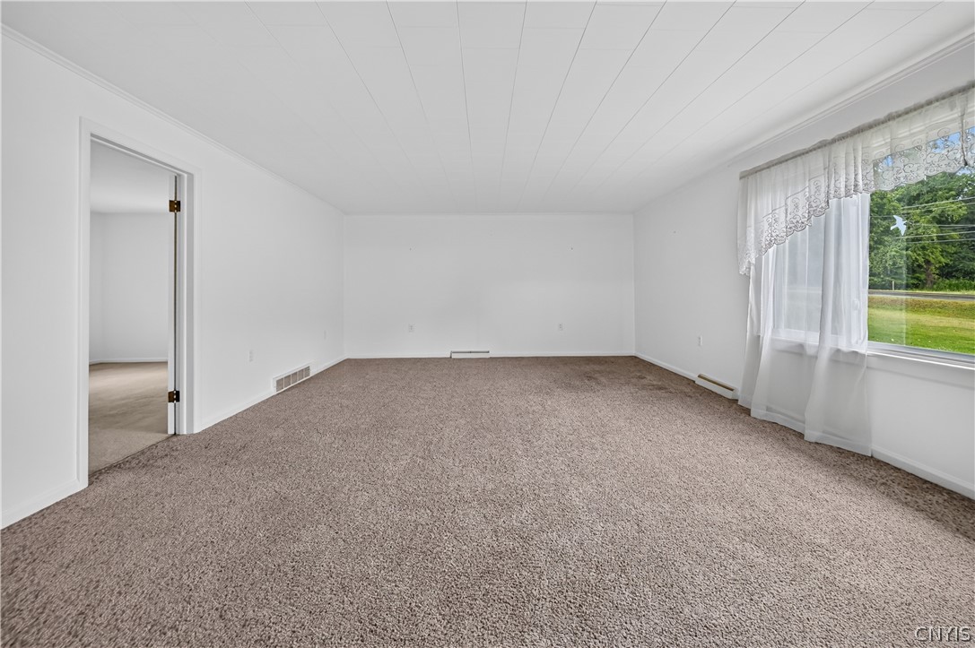 3671 County Rte 4 Scriba, NY 13126 - Photo 15 of 46 Living Room