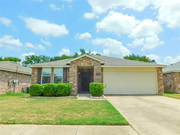 $2,050 | 5901 Thoroughbred Trail, Denton, TX 76210