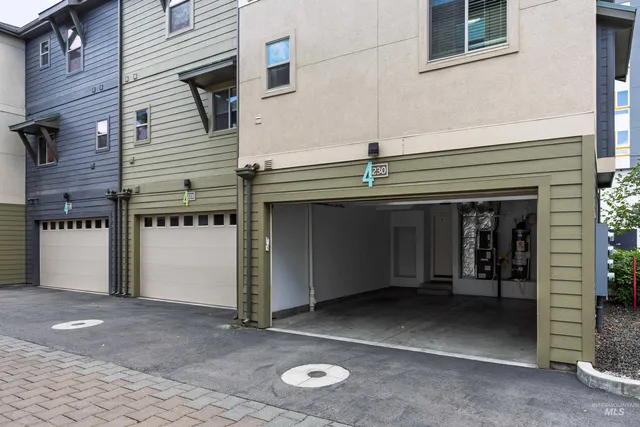 $532,500 | 4230 North Freeride Lane, Garden City, ID 83714