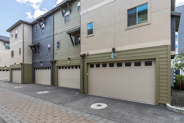 $532,500 | 4230 North Freeride Lane, Garden City, ID 83714