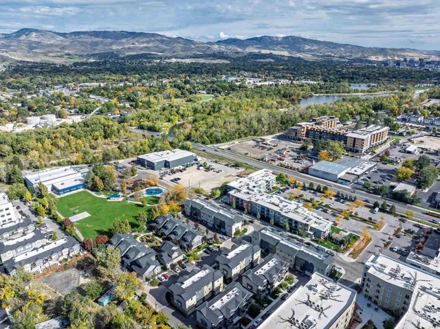 $532,500 | 4230 North Freeride Lane, Garden City, ID 83714