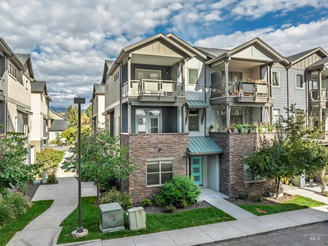 $532,500 | 4230 North Freeride Lane, Garden City, ID 83714