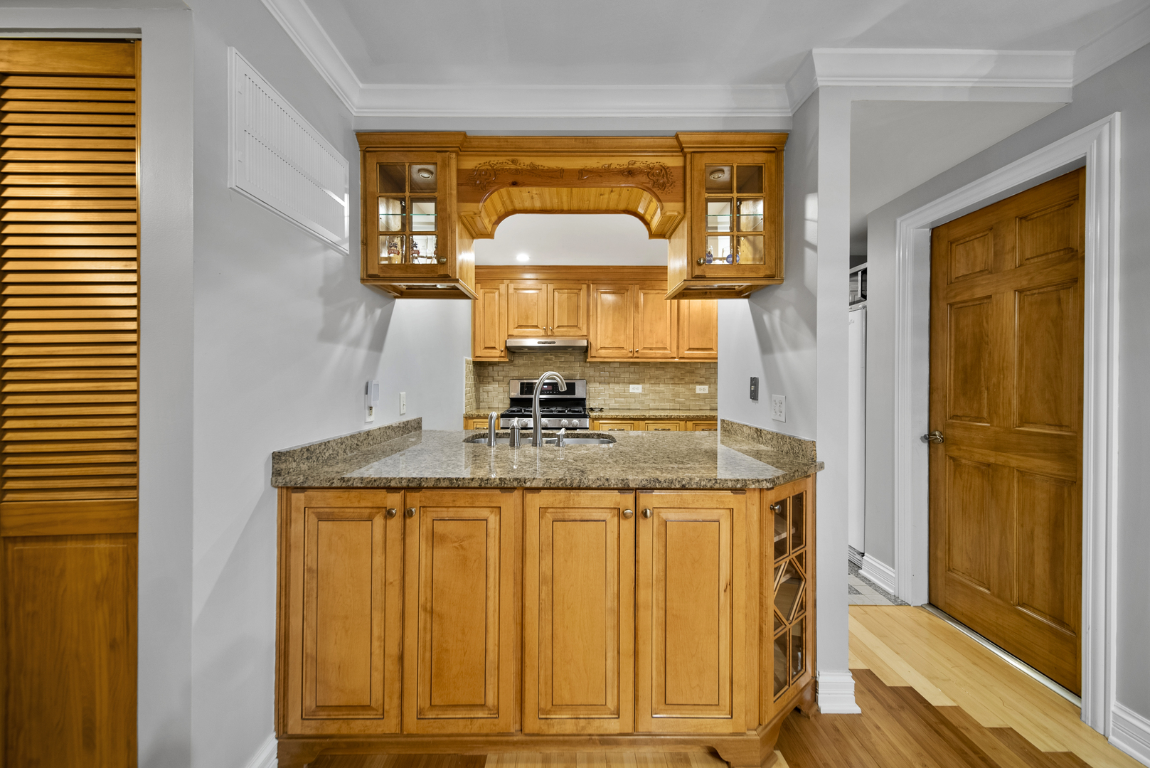 9836 Sayre Avenue, Unit 5 Chicago Ridge, IL 60415 - Photo 4 of 15 Gallery Image 4