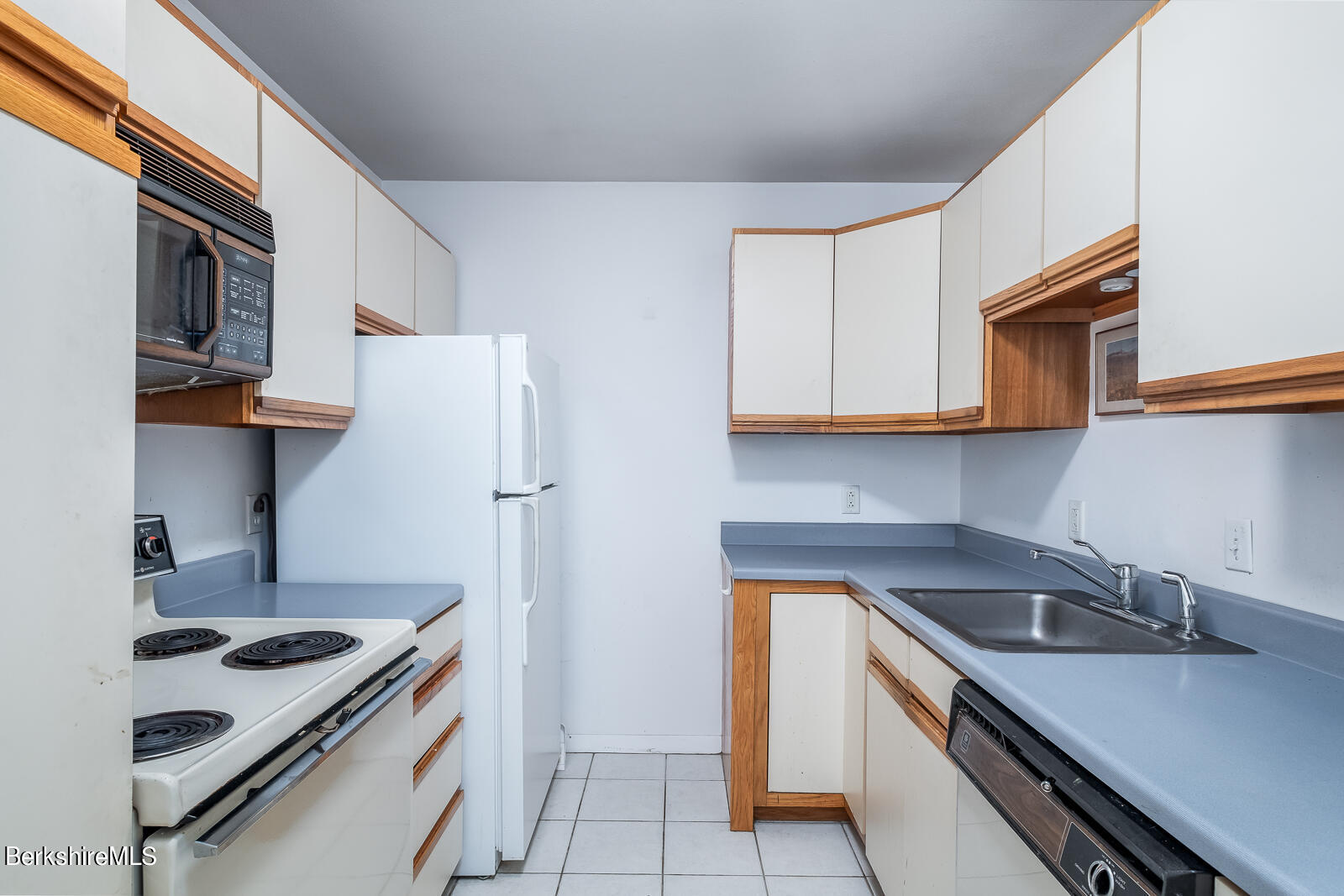 436 Henderson Road Williamstown, MA 01267 - Photo 33 of 46 Apartment