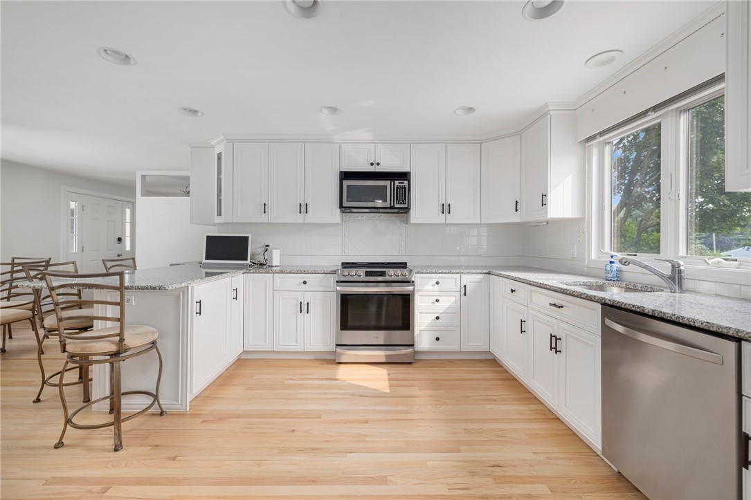 331 3rd Beach Road Middletown, RI 02842 - Photo 17 of 50