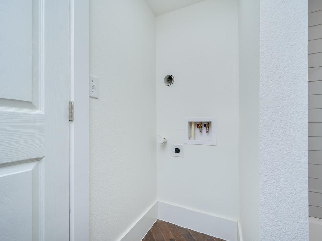110 South Main Street, Unit 206 Elgin, TX 78621 - Photo 18 of 20 a view of hallway with closet