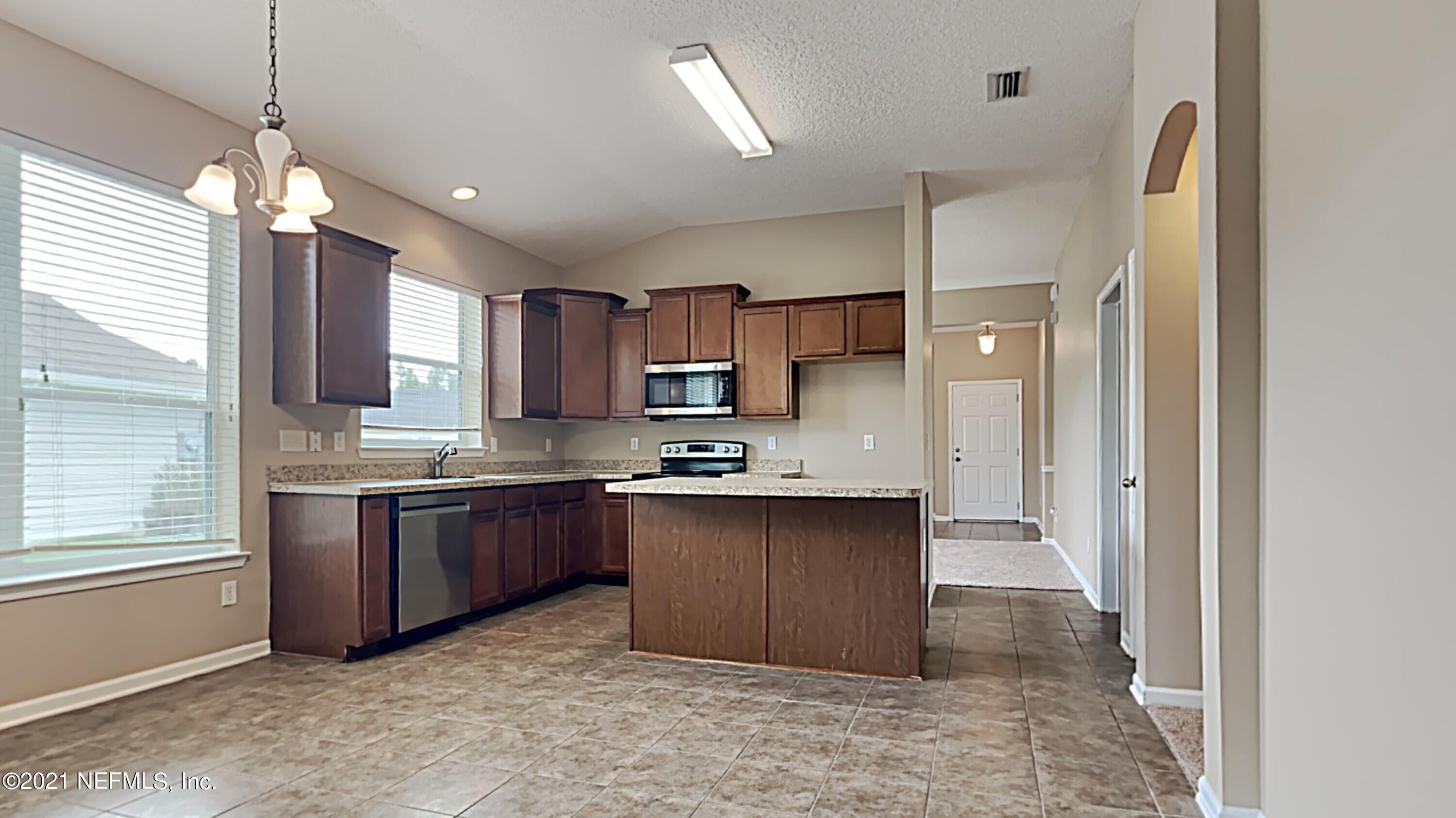 5889 Round Table Road Jacksonville, FL 32254 - Photo 7 of 22 6_Image_mqQ6J5uAVS