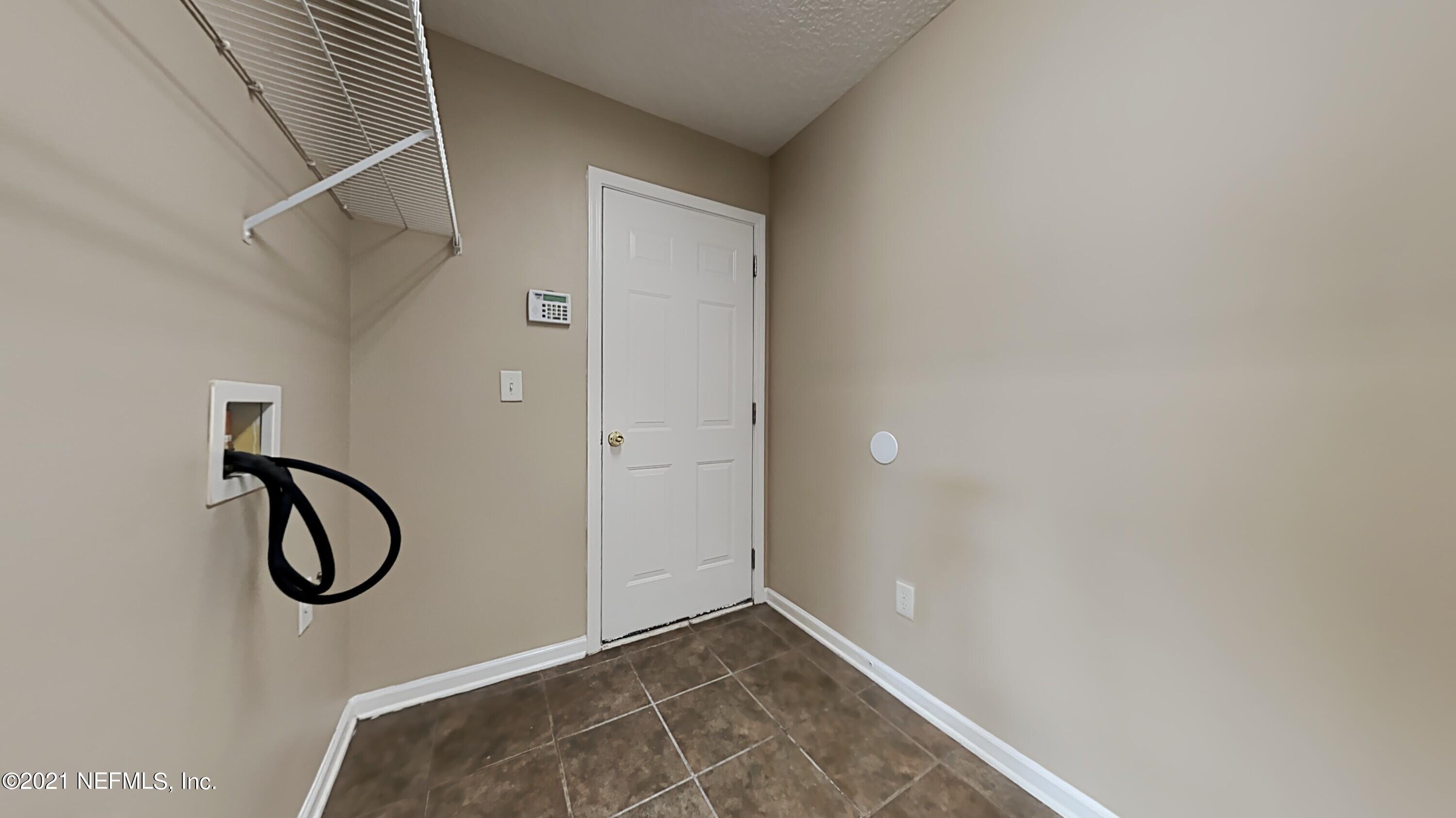 5889 Round Table Road Jacksonville, FL 32254 - Photo 10 of 22 9_Image_7qz4y1LKLn