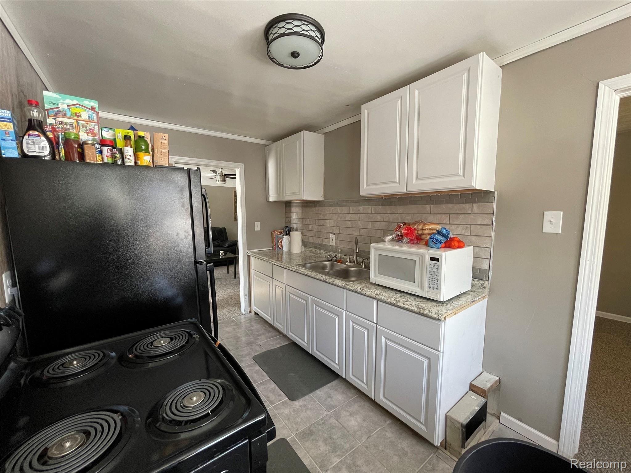 2638 Clio Road Flint, MI 48504 - Photo 5 of 16 clio 4.jpg