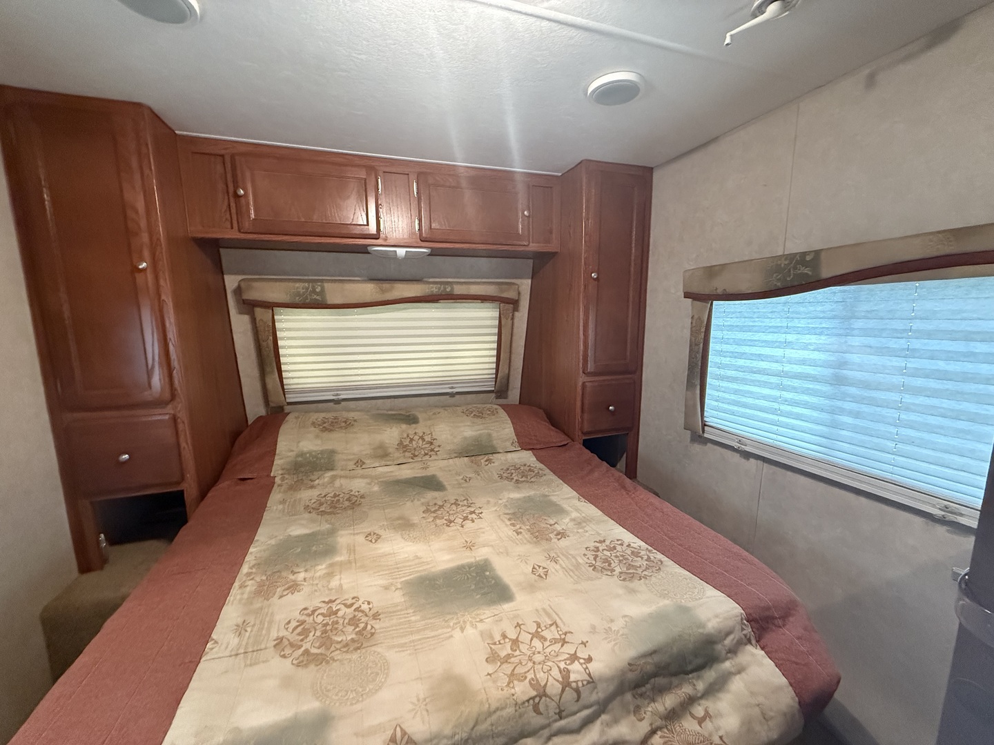21-191 Woodhaven Lakes Sublette, IL 61367 - Photo 11 of 22 a bathroom with a sink and a mirror