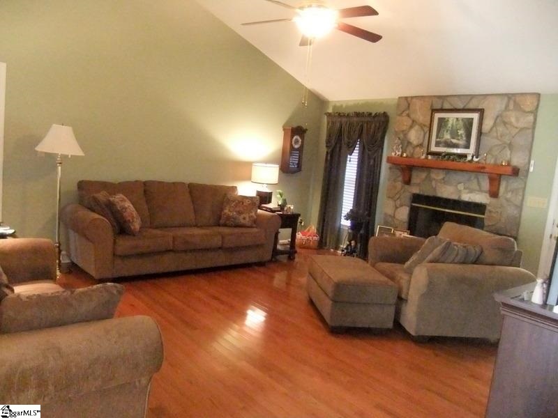 148 Suffolk Road Boiling Springs, SC 29316 - Photo 4 of 25
