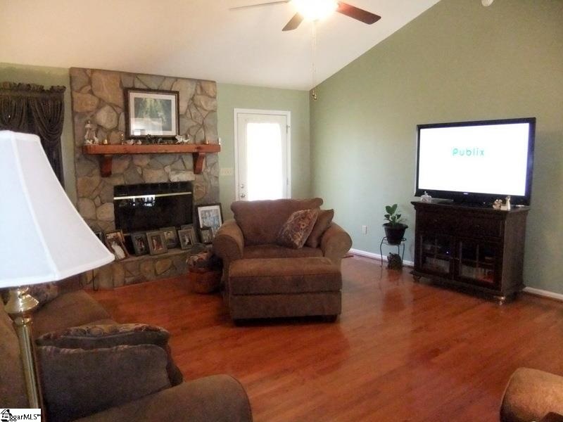 148 Suffolk Road Boiling Springs, SC 29316 - Photo 5 of 25