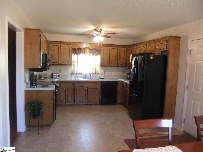 148 Suffolk Road Boiling Springs, SC 29316 - Photo 8 of 25