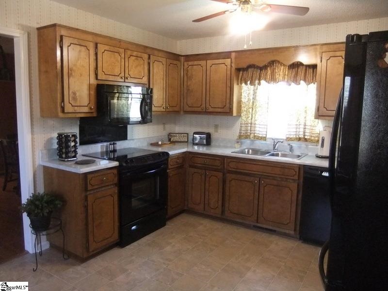 148 Suffolk Road Boiling Springs, SC 29316 - Photo 10 of 25