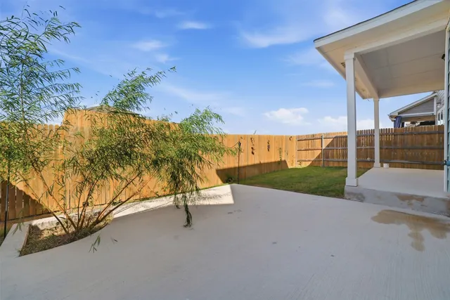 a view of a house with a backyard