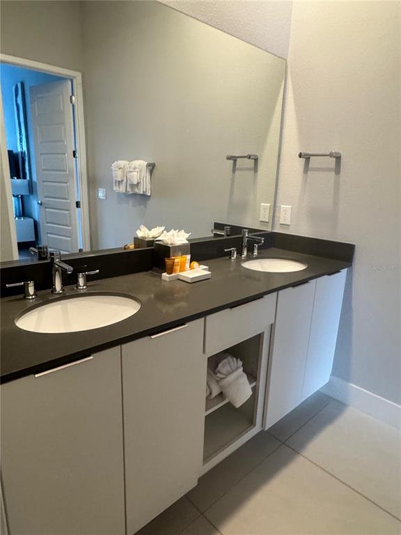 7770 Sandy Ridge Drive, Unit 210 Reunion, FL 34747 - Photo 34 of 42 a bathroom with a sink and a mirror