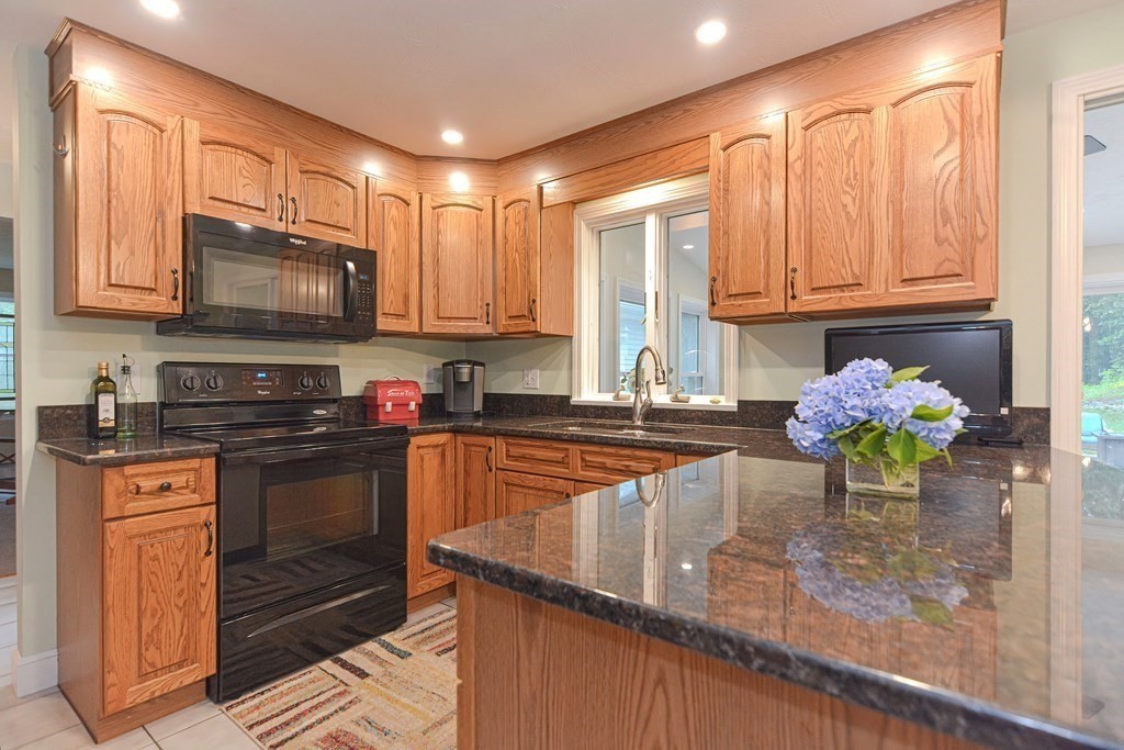38 Catacunemaug Road Shirley, MA 01464 - Photo 19 of 42 Gallery Image 19