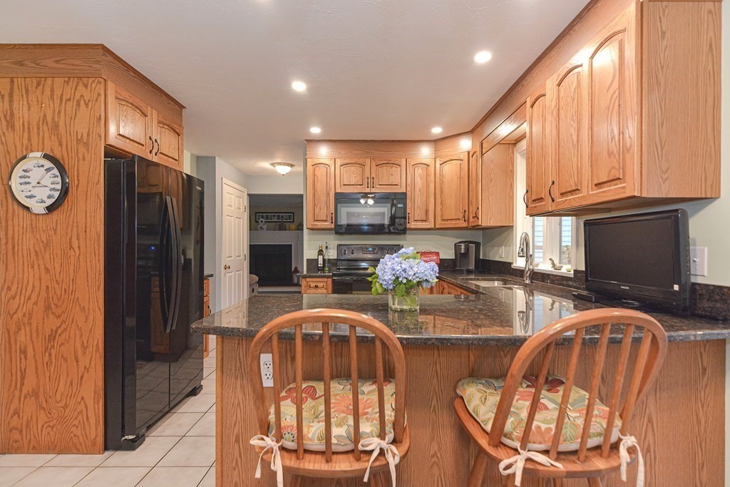 38 Catacunemaug Road Shirley, MA 01464 - Photo 20 of 42 Gallery Image 20
