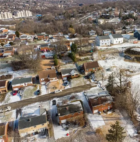 $299,000 | 92 Clairview Drive, Carnegie, PA 15106