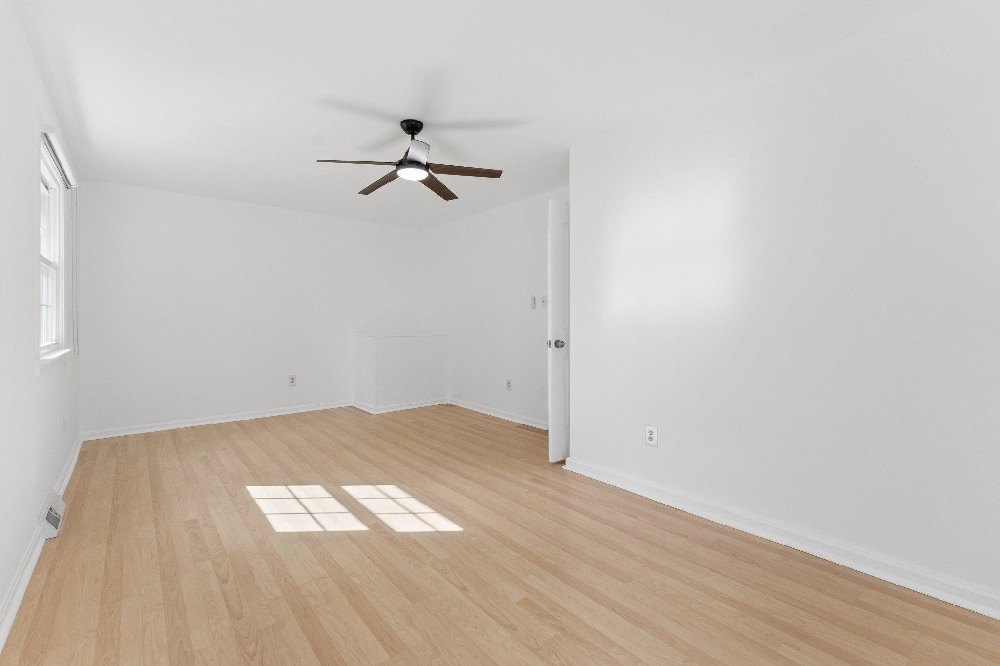 3219 Fox Mill Road Oakton, VA 22124 - Photo 39 of 87 Spacious 3rd bedroom awaits.