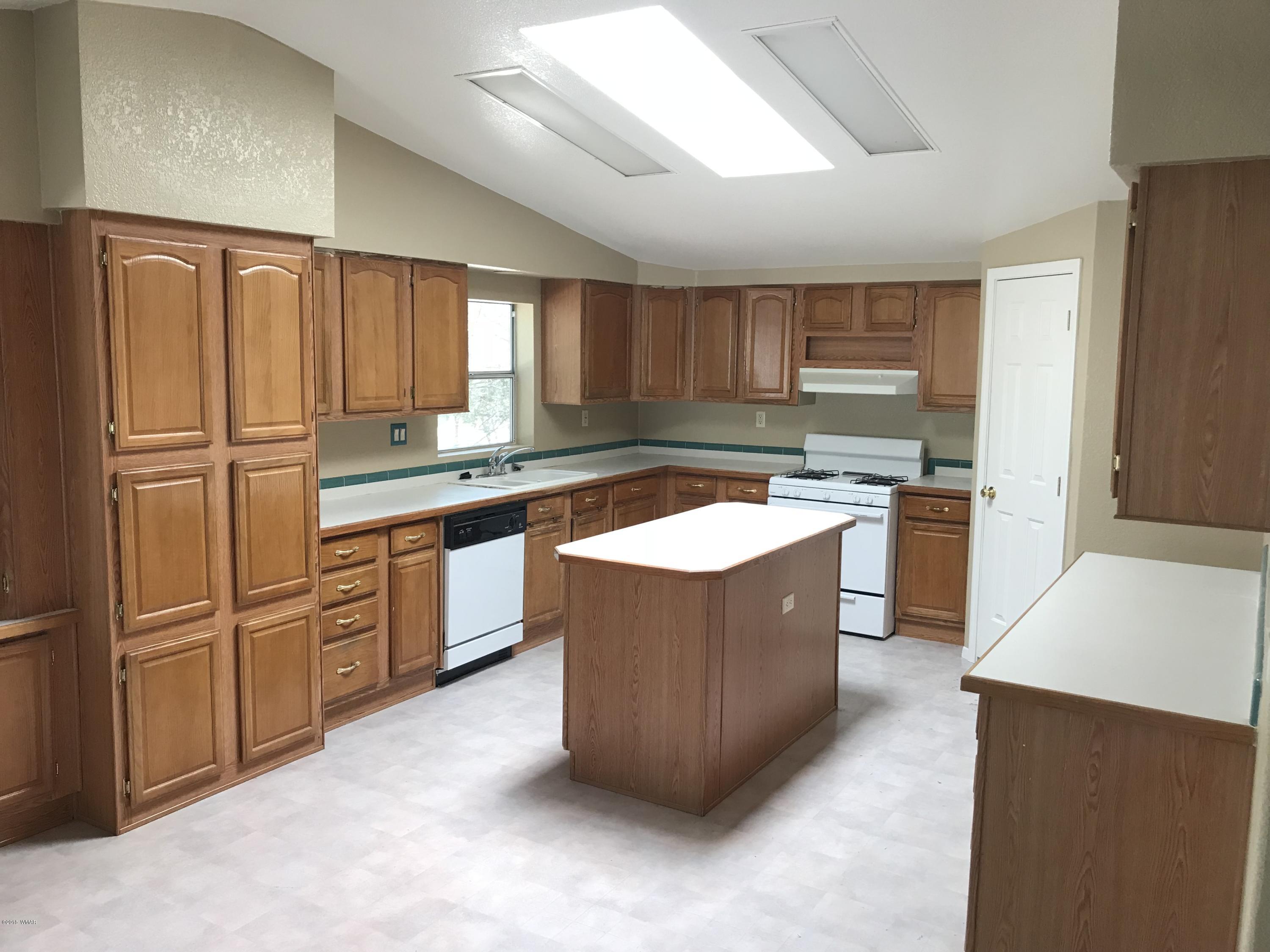 231 Timber Ridge Loop Show Low, AZ 85901 - Photo 10 of 25 Gallery Image 10