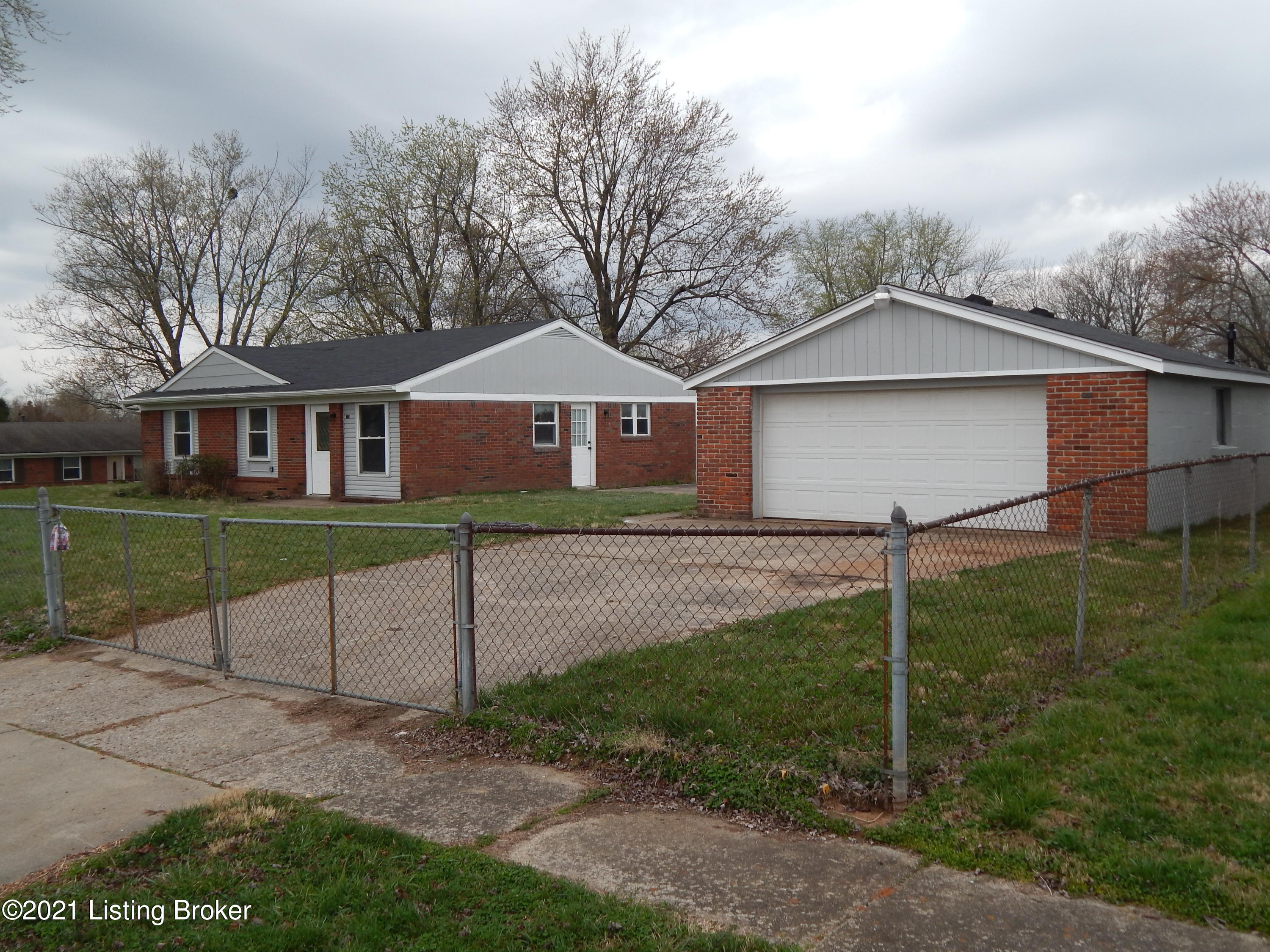 355 Mayflower Road Louisville, KY 40229 - Photo 1 of 15 front