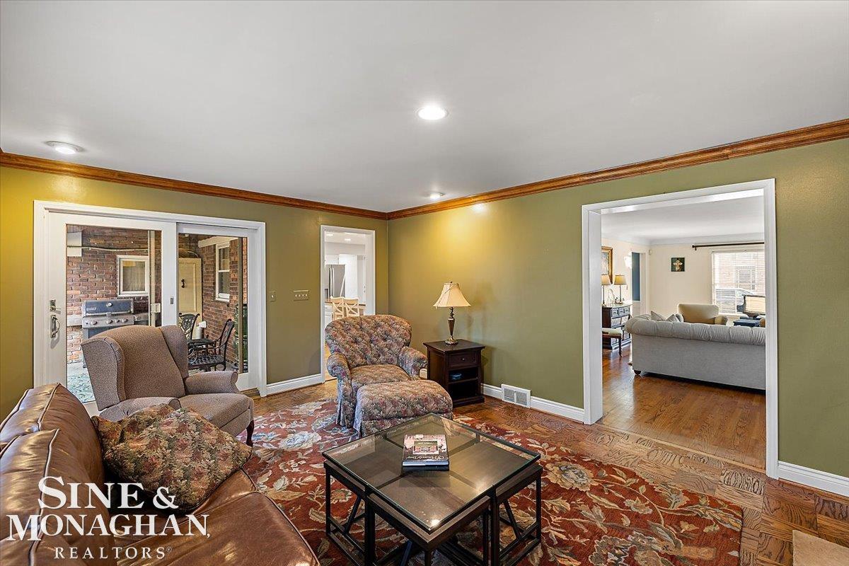 595 Thorntree Road Grosse Pointe Woods, MI 48236 - Photo 11 of 64