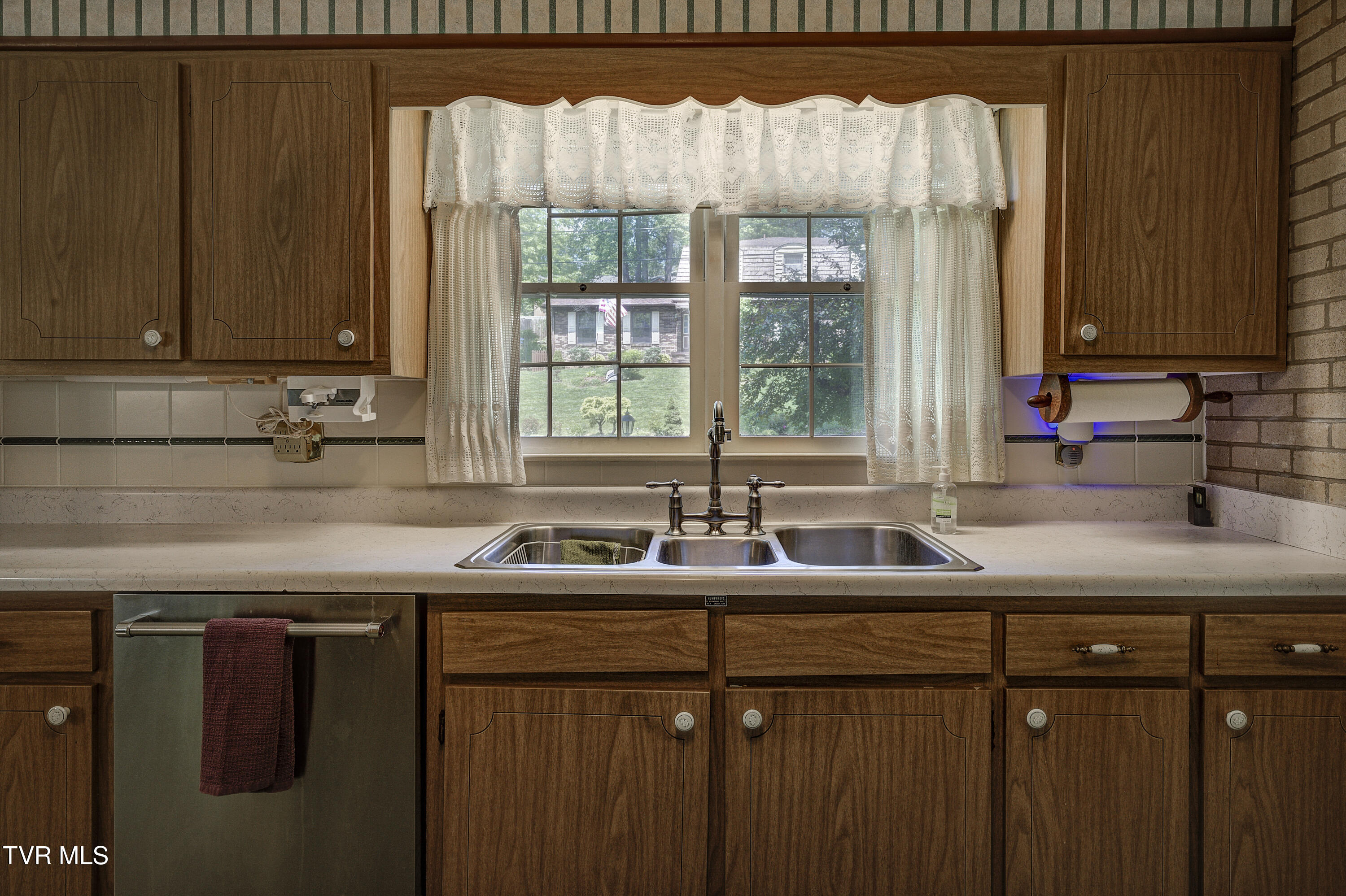 600 Valley Avenue Erwin, TN 37650 - Photo 12 of 63 Valley-8