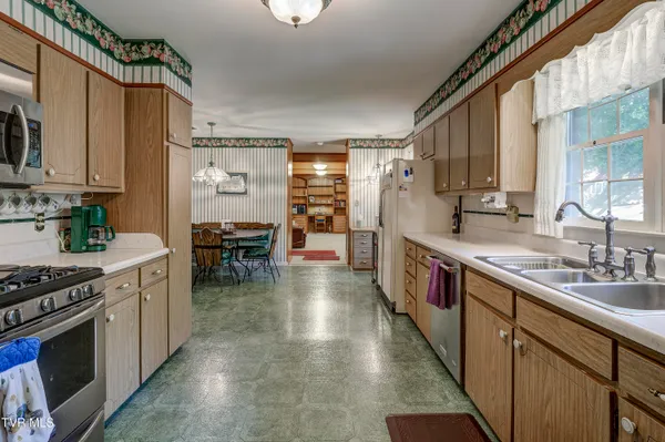 $439,900 | 600 Valley Avenue, Erwin, TN 37650